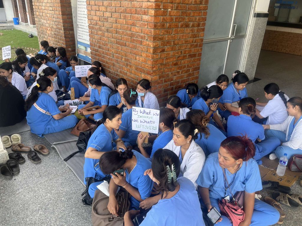 युनिभर्सल मेडिकल कलेजका नर्स सातौं दिन पनि आन्दोलनमा