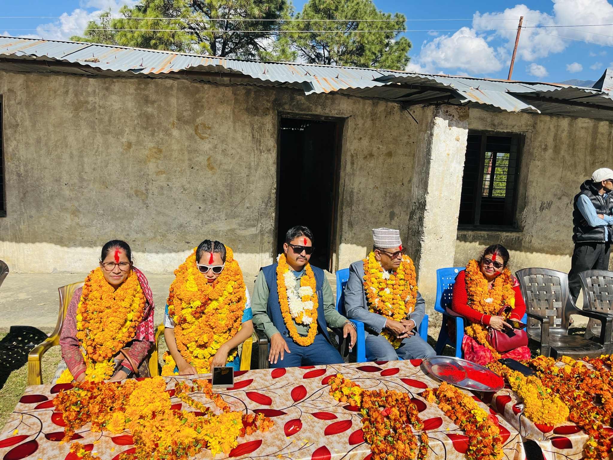 आशिका तामाङको न्यानो कपडा अभियान’ले सुदूरपश्चिम ततायो,विद्यालयहरुले गरे शिरै ढाक्ने स्वागत ,जित्यो हजारौंको मन